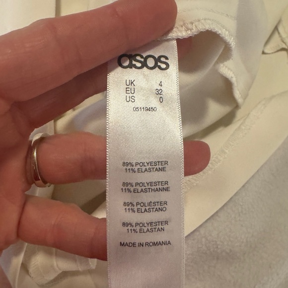 Oisos Cream Skirt with Ruffle Pockets - Picture 4 of 6